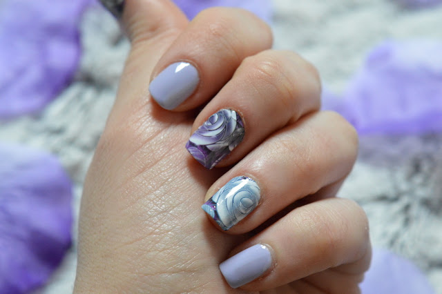 On my nails : flower power